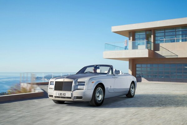 Rolls-royce convertible front view