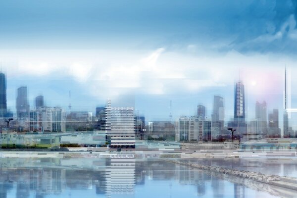 Foto fioca nei toni del blu dei grattacieli che si affacciano sul lago