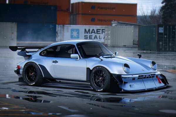 Stahl weiß Porsche Auto im Rennen auf Containerhintergrund