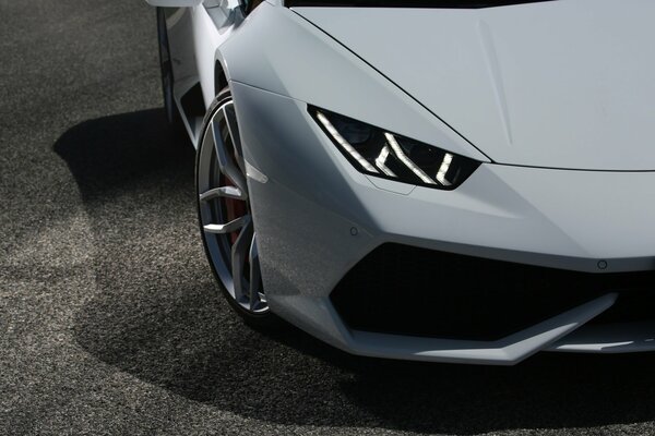 Foto Lamborghini blanco vista frontal