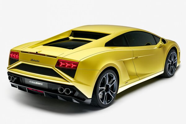 Lamborghini gallardo жёлтая 2013