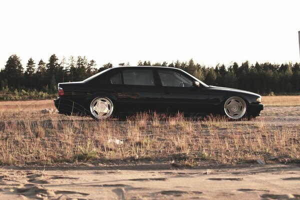 Tuning BMW Boomer w piaskach pustyni