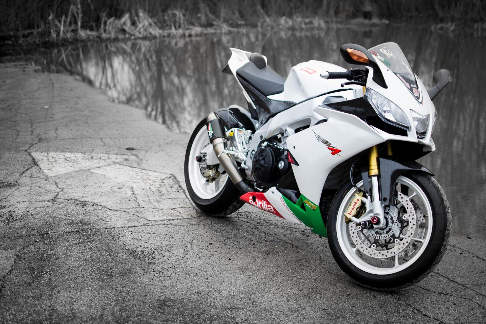 aprilia rsv4 blanc vélo supersport aprilia moto plan d eau