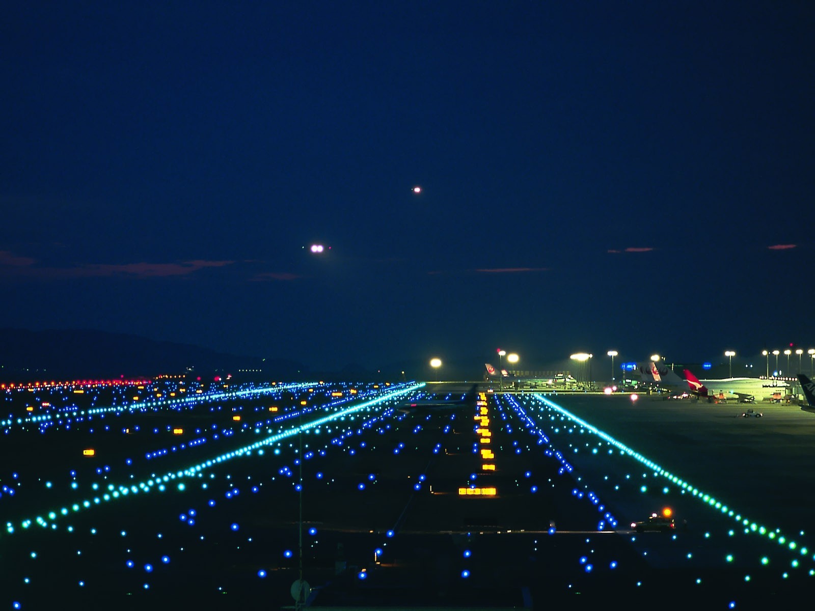 airport lights runway