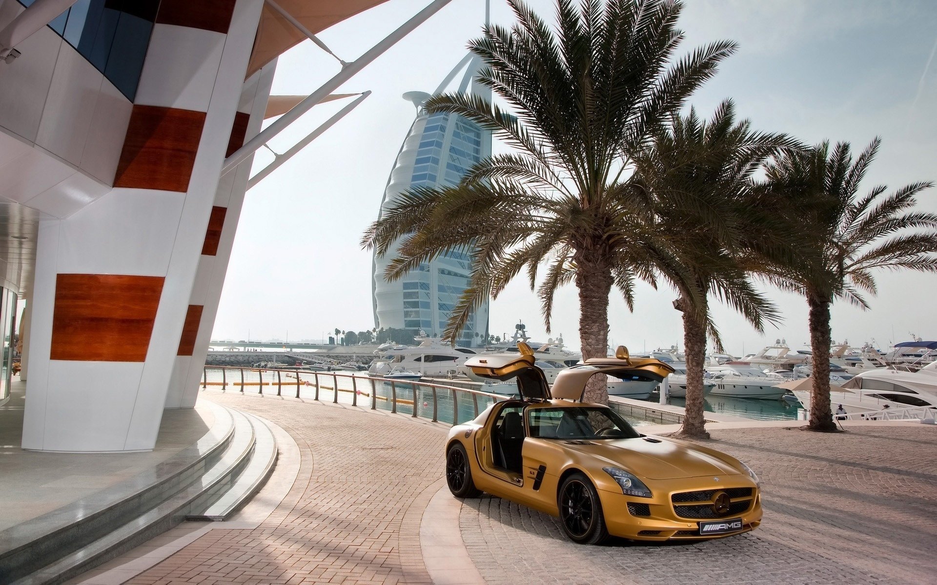 mercedes chaleur yacht palmiers benz dubaï abu dhabi hôtel route jaune mercedes sls dubaï ciel mer océan voiture de sport transport auto véhicules