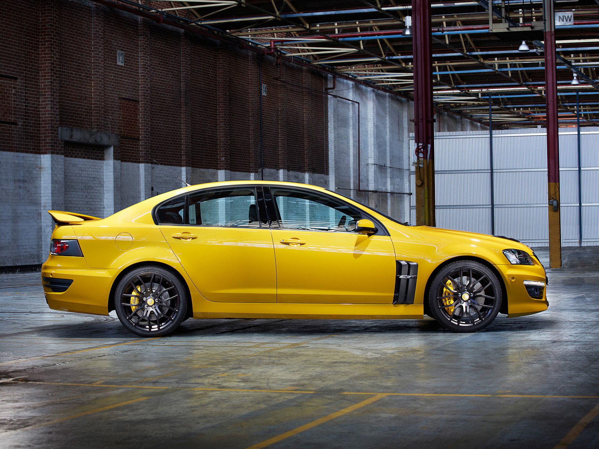 holden hsv gts gelb schuppen garage carport