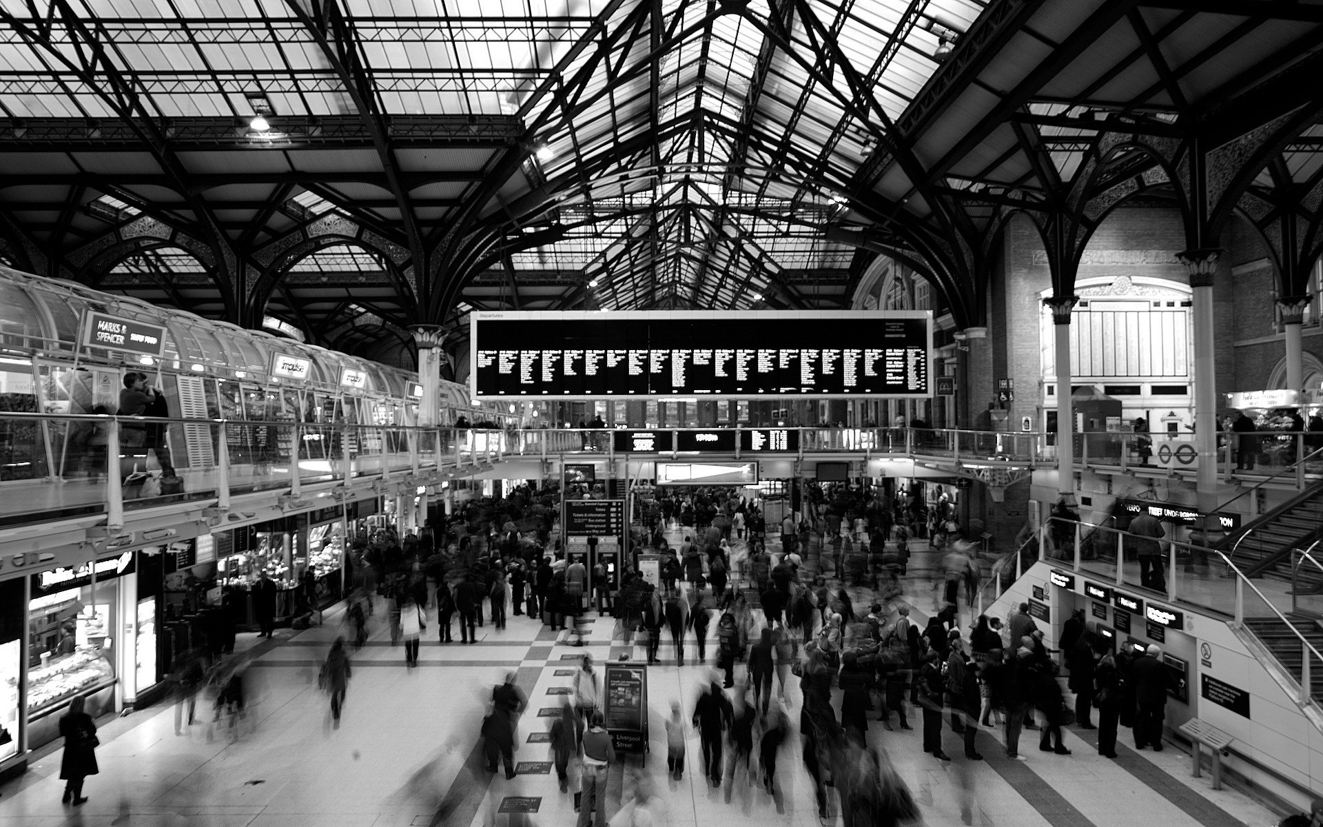 orario tabellone segnapunti londra stazione treno persone stazione inghilterra trambusto sfondo parigi