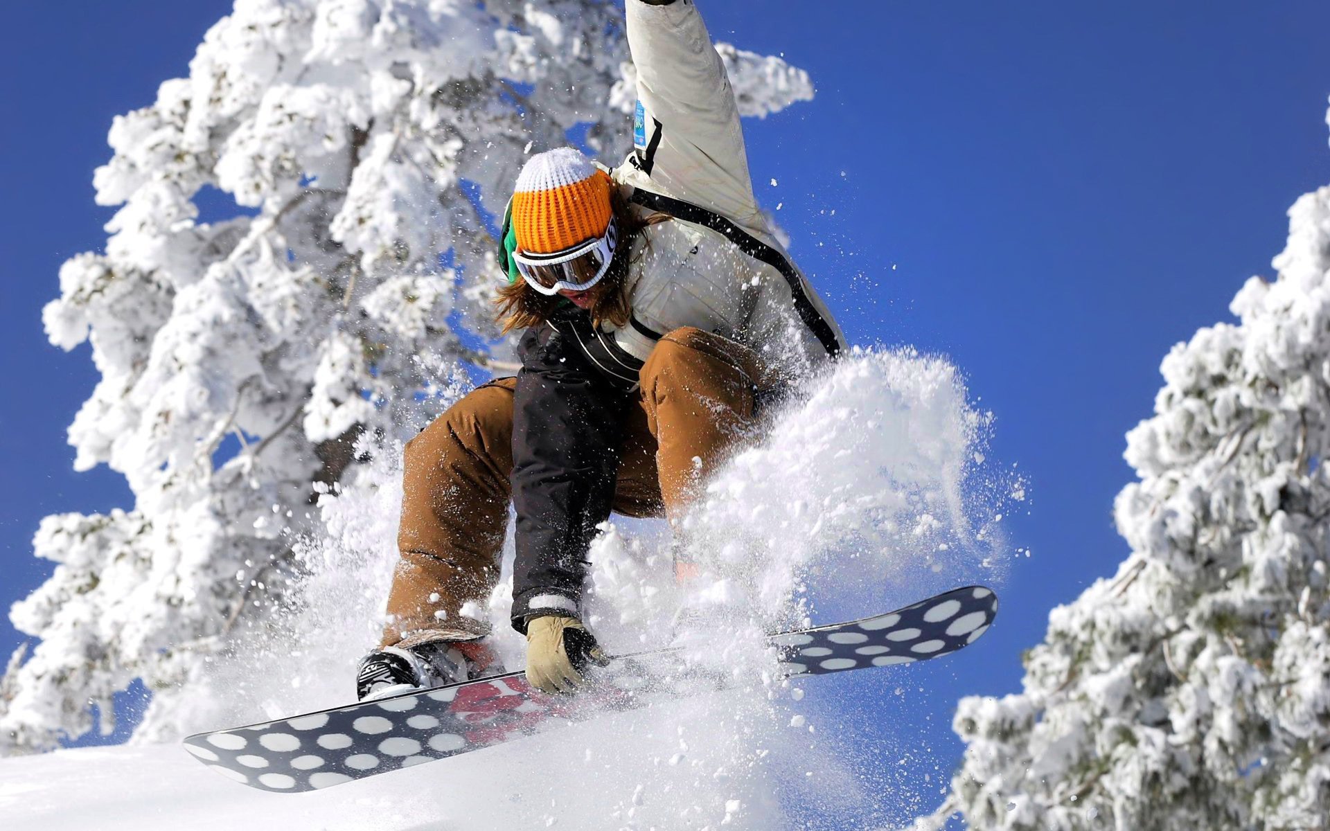 mig snowboard ragazza cielo neve snowboard volo velocità prodezza gioia adrenalina emozione albero di natale altitudine inverno