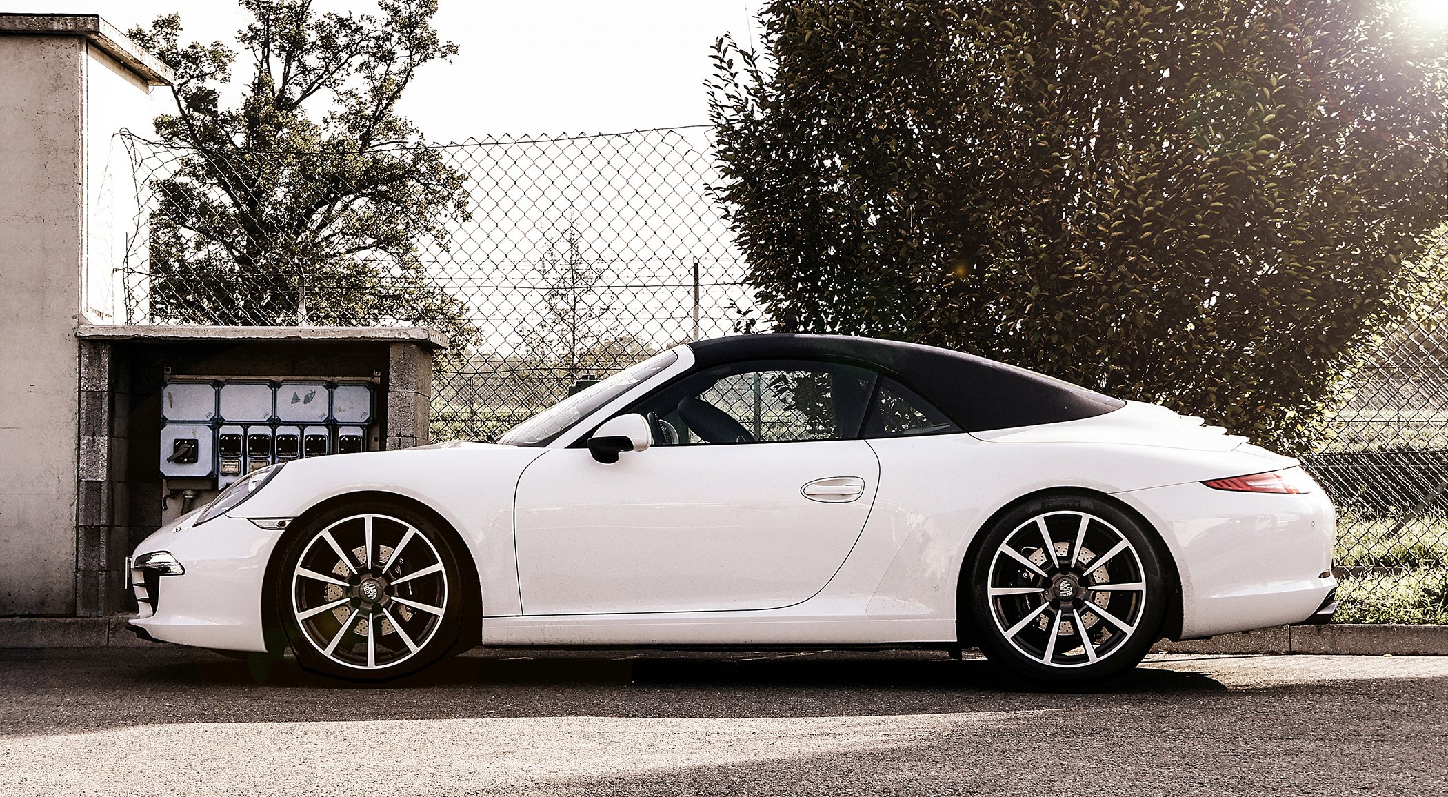 porsche carrera convertible blanco sol árbol porsche valla árboles