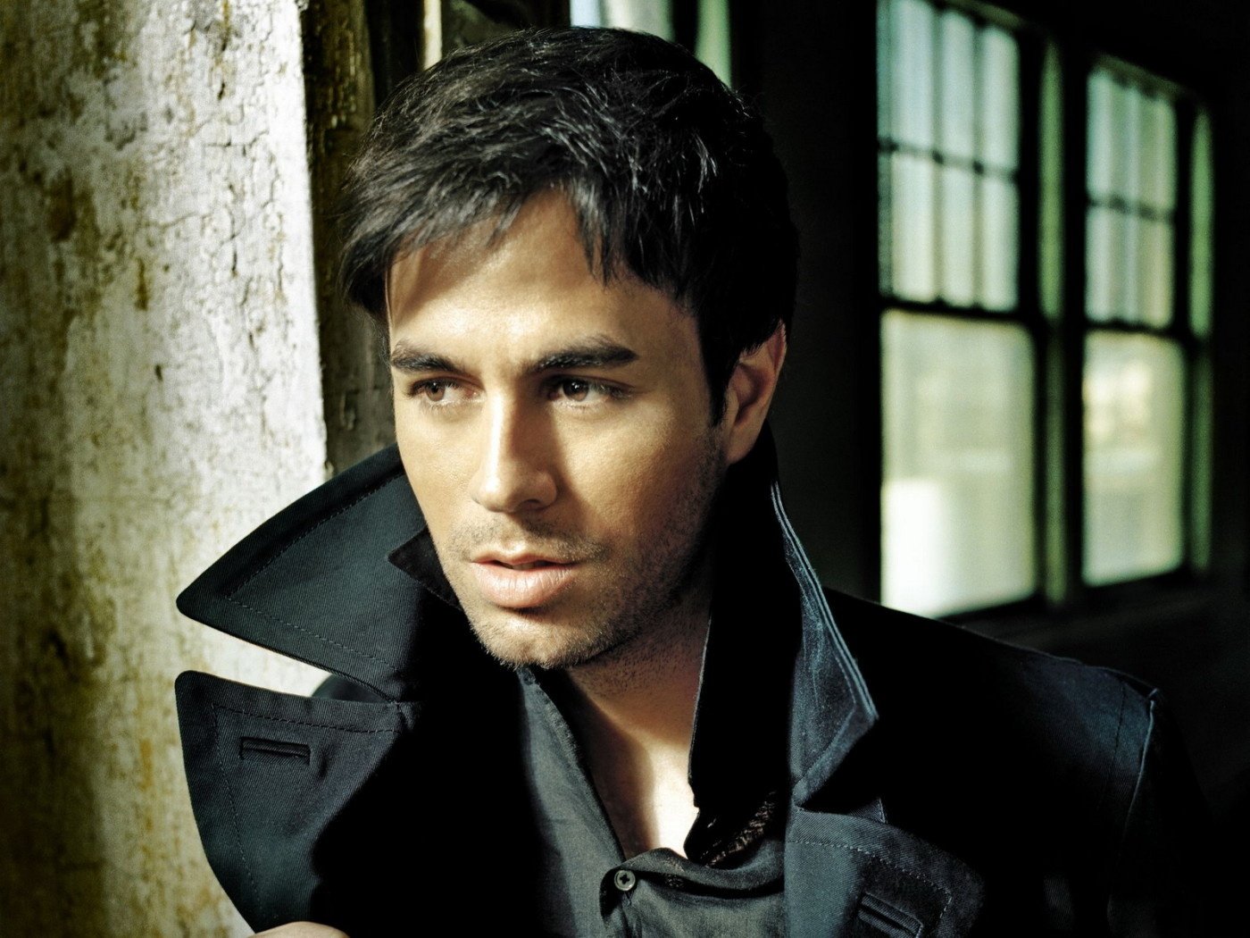 black cloak enrique iglesias singer wall photo look face window hair brunette eyes portrait