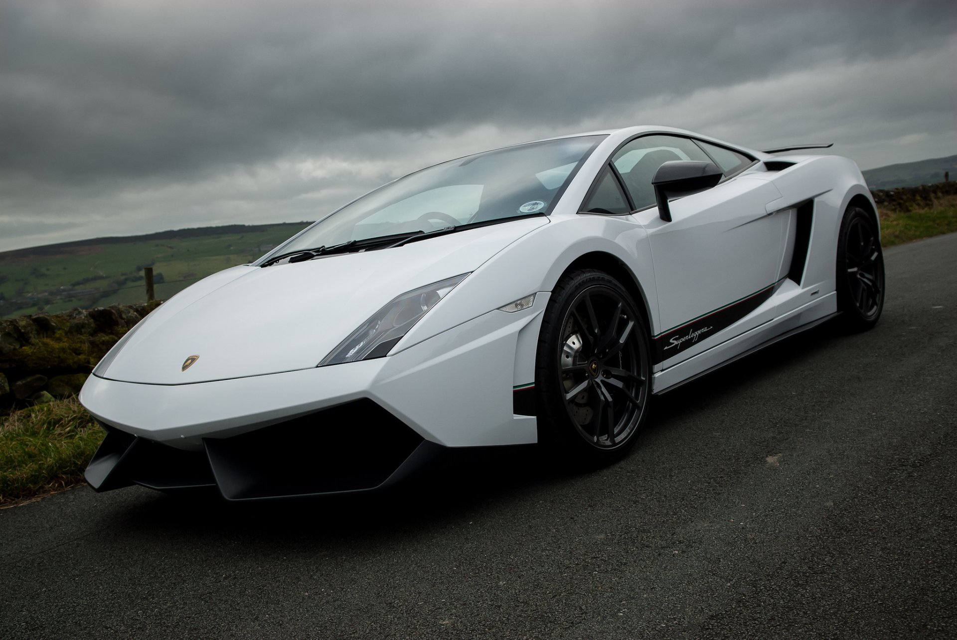 lamborghini gallardo superlgegera lp570-4 bianco lamborghini gallardo superleggera vista laterale cerchi neri