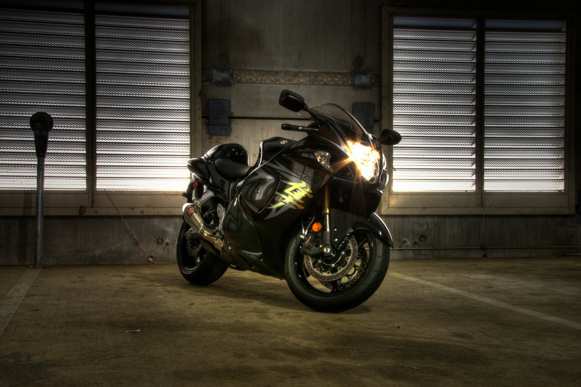 uziki gsx1300r hayabusa schwarz suzuki hayabusa scheinwerferlicht