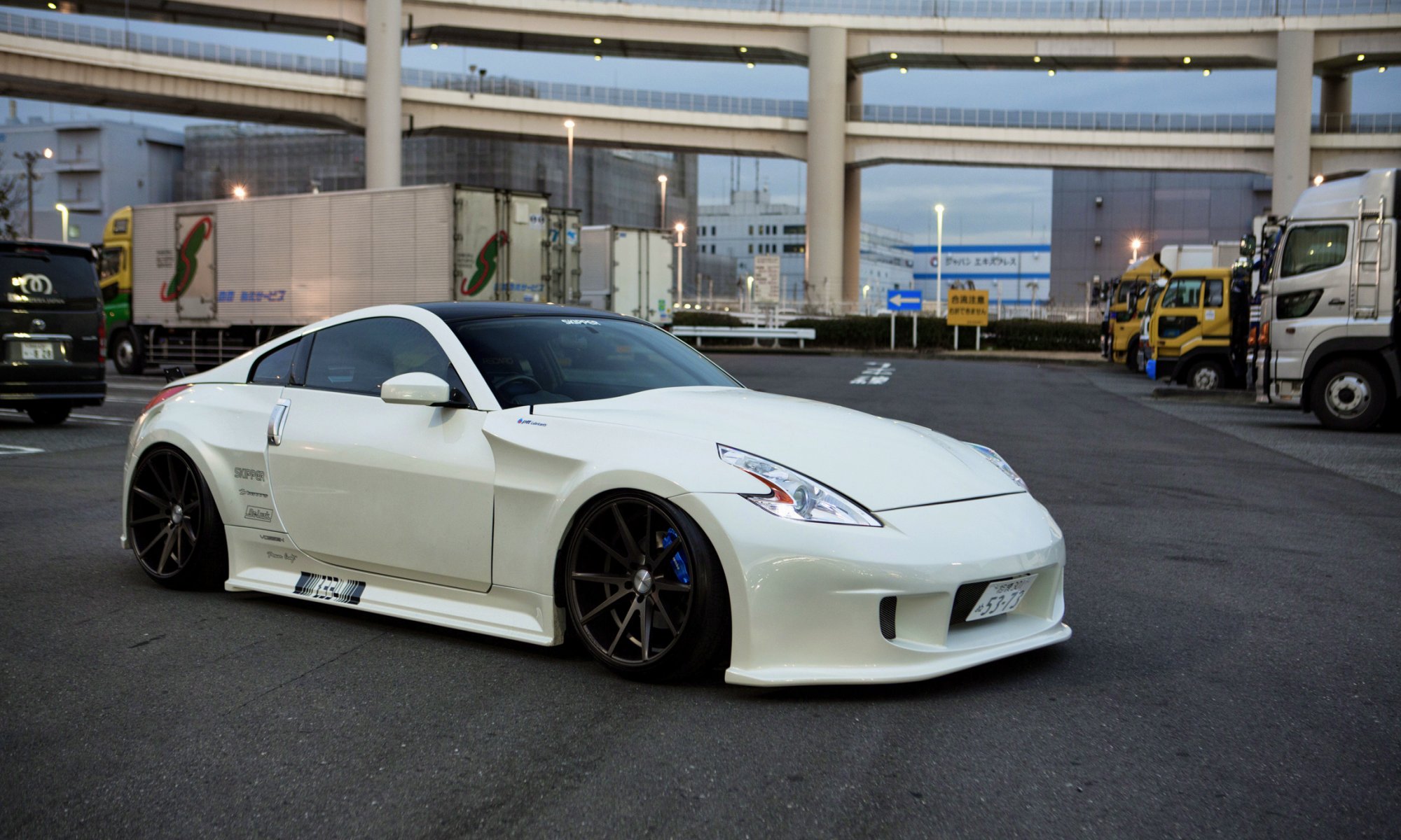 nissan 370z posizione bianco anteriore