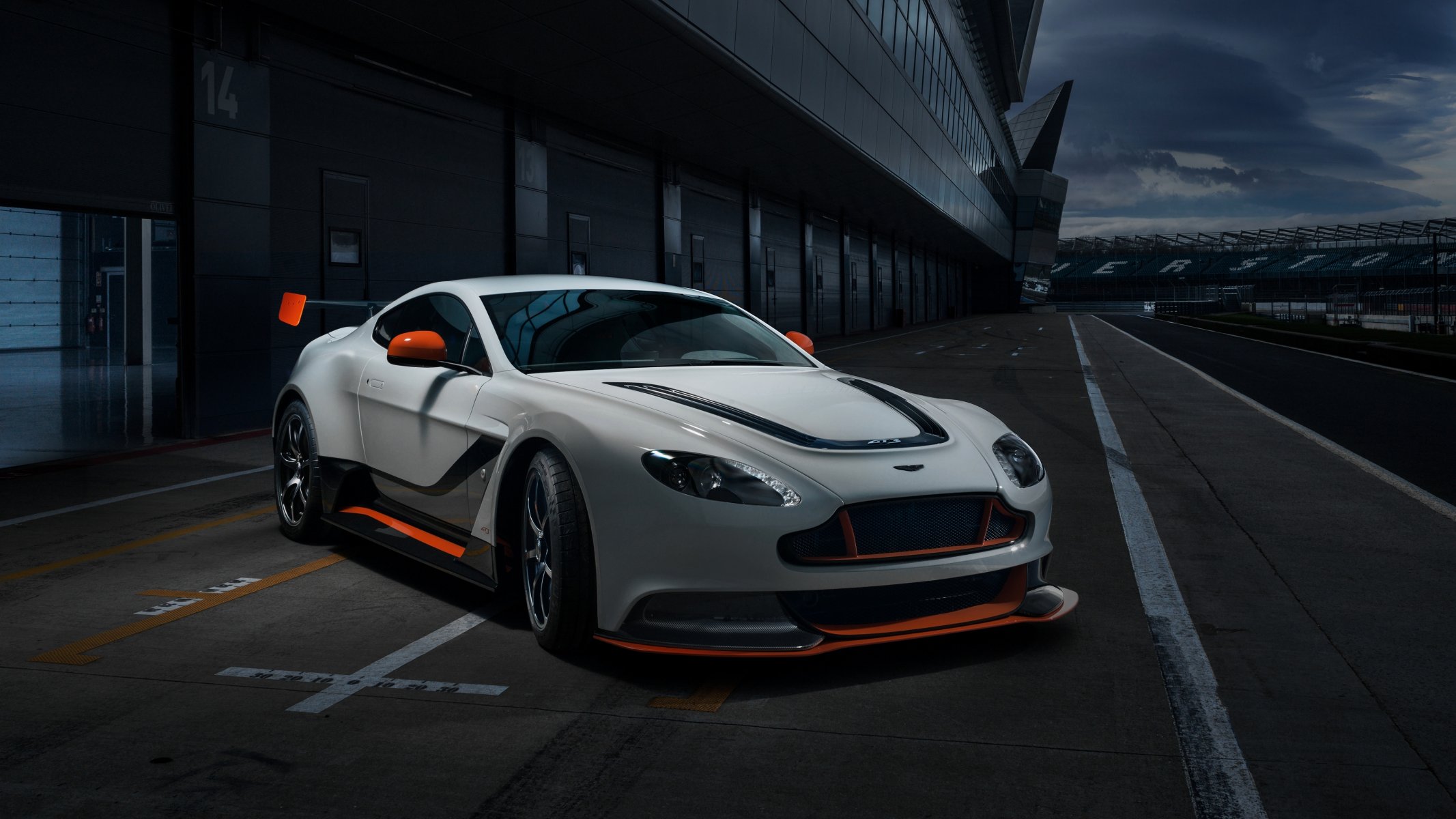 2015 г. aston martin v12 vantage gt3 астон мартин