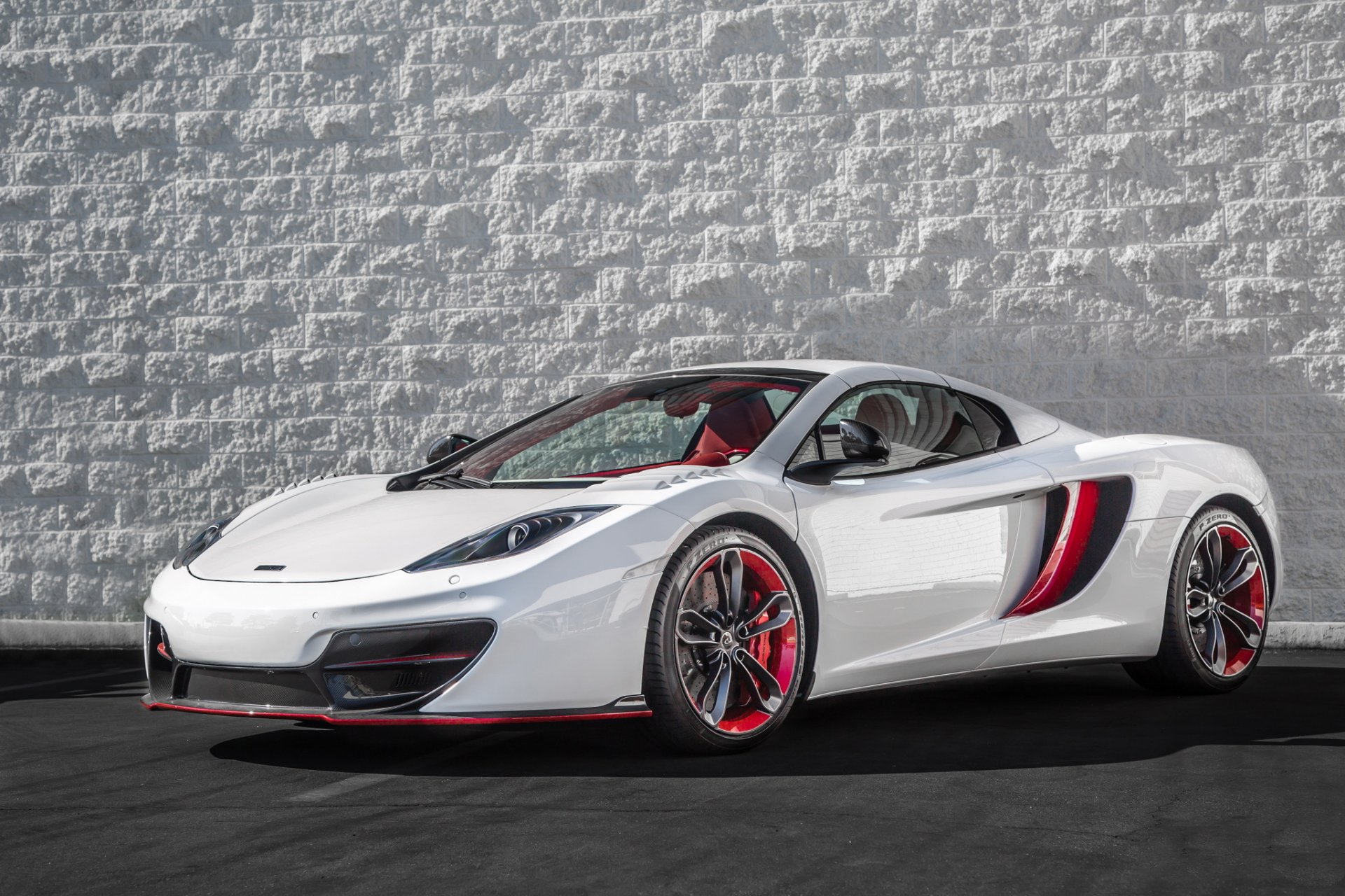 mclaren mp4-12c weiß rot