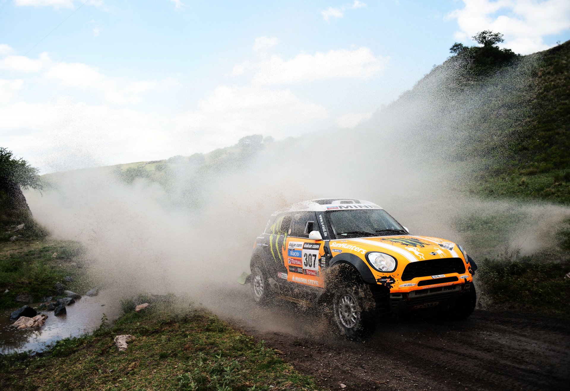 mini mini cooper mini auto voiture dakar rallye sport phares eau éclaboussures orange