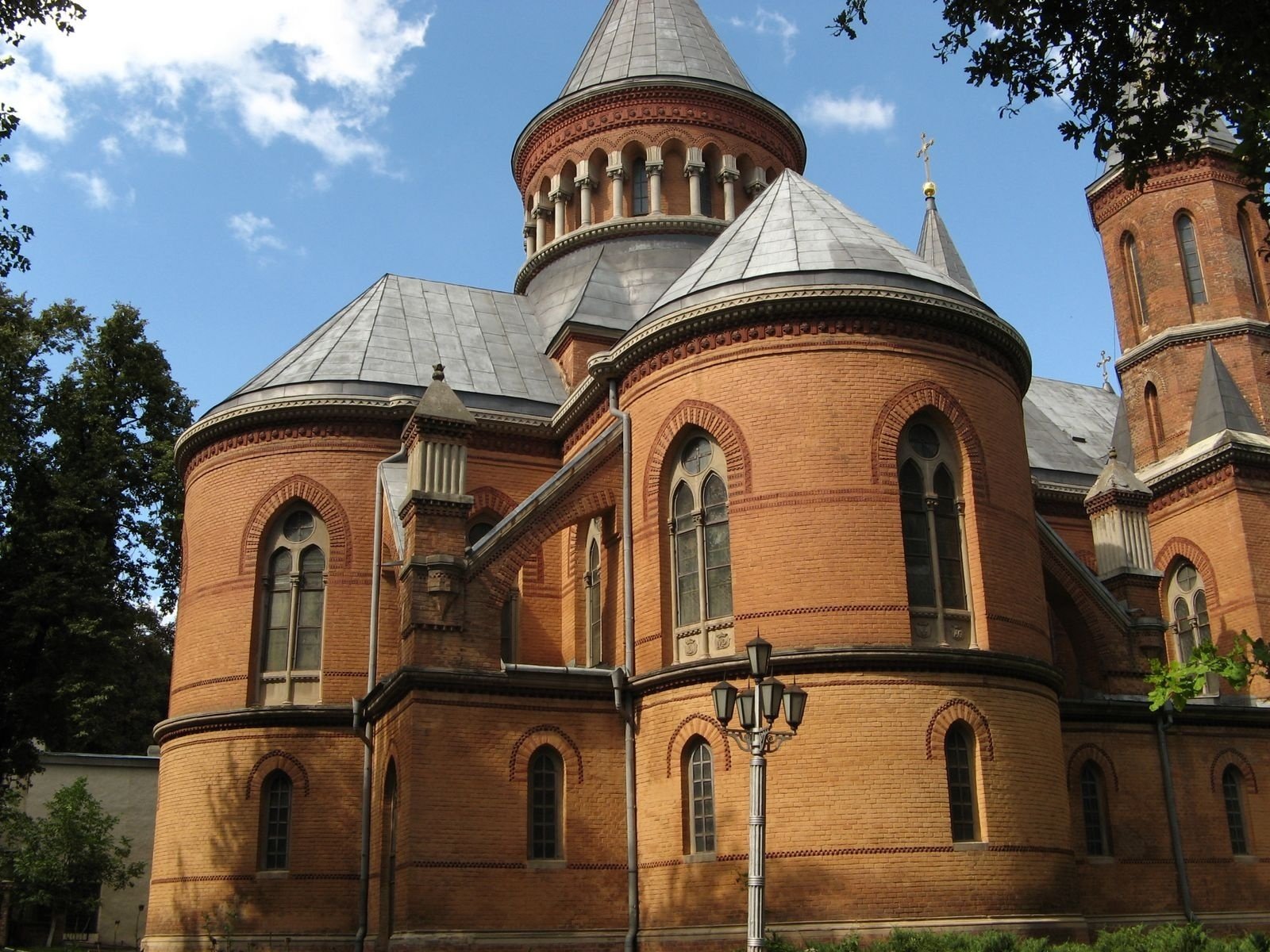 ucraina chiesa cattolica armena mattoni rossi sala d organo chernivtsi architettura chiesa sfondo religione cielo