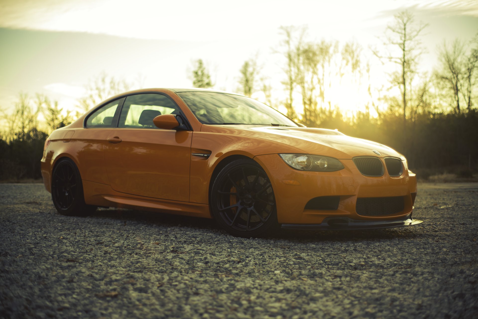 bmw m3 e92 arancione bmw vista laterale tramonto