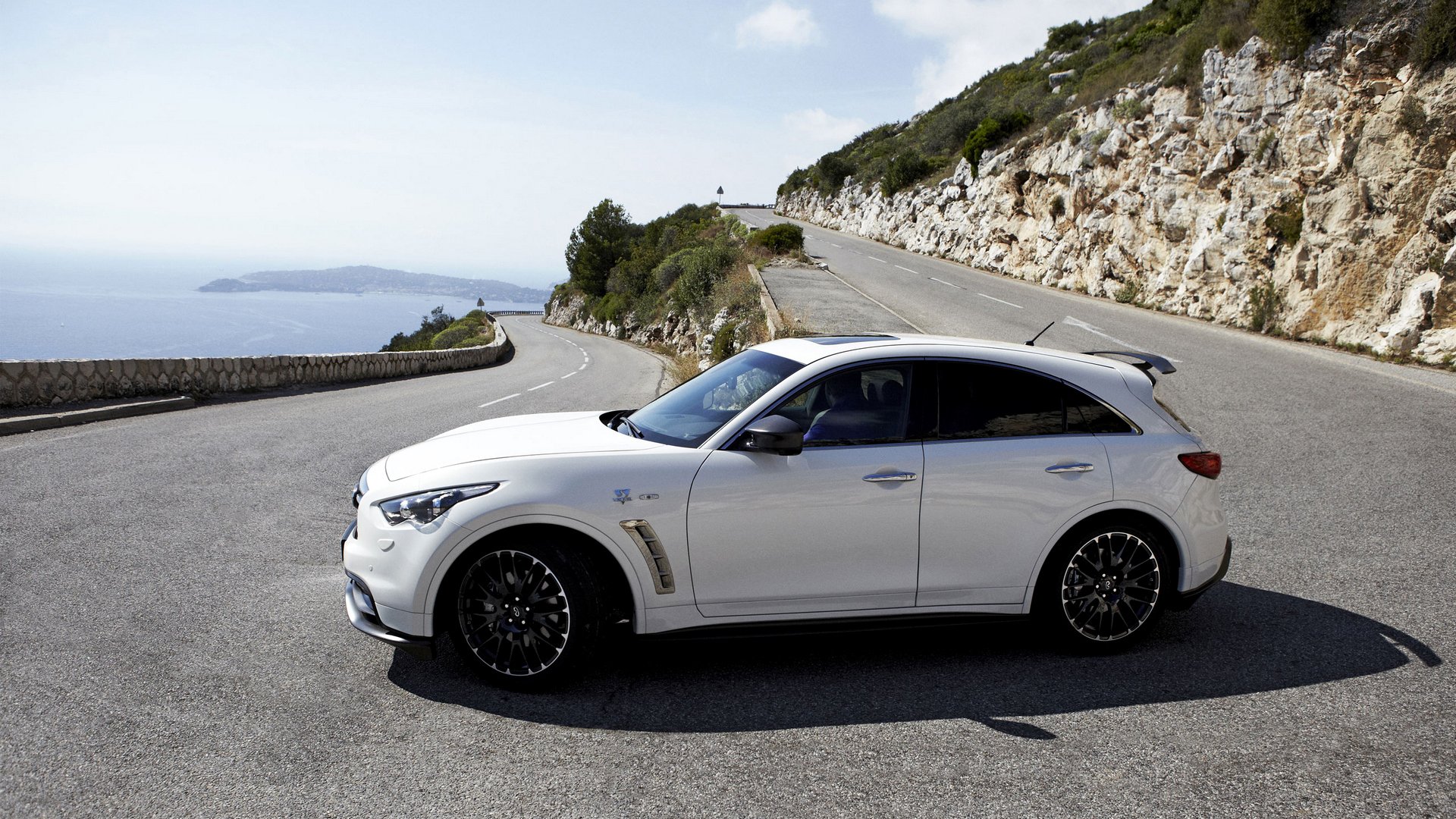 infiniti citation fx50 édition vettel roues hayon route montagne mer