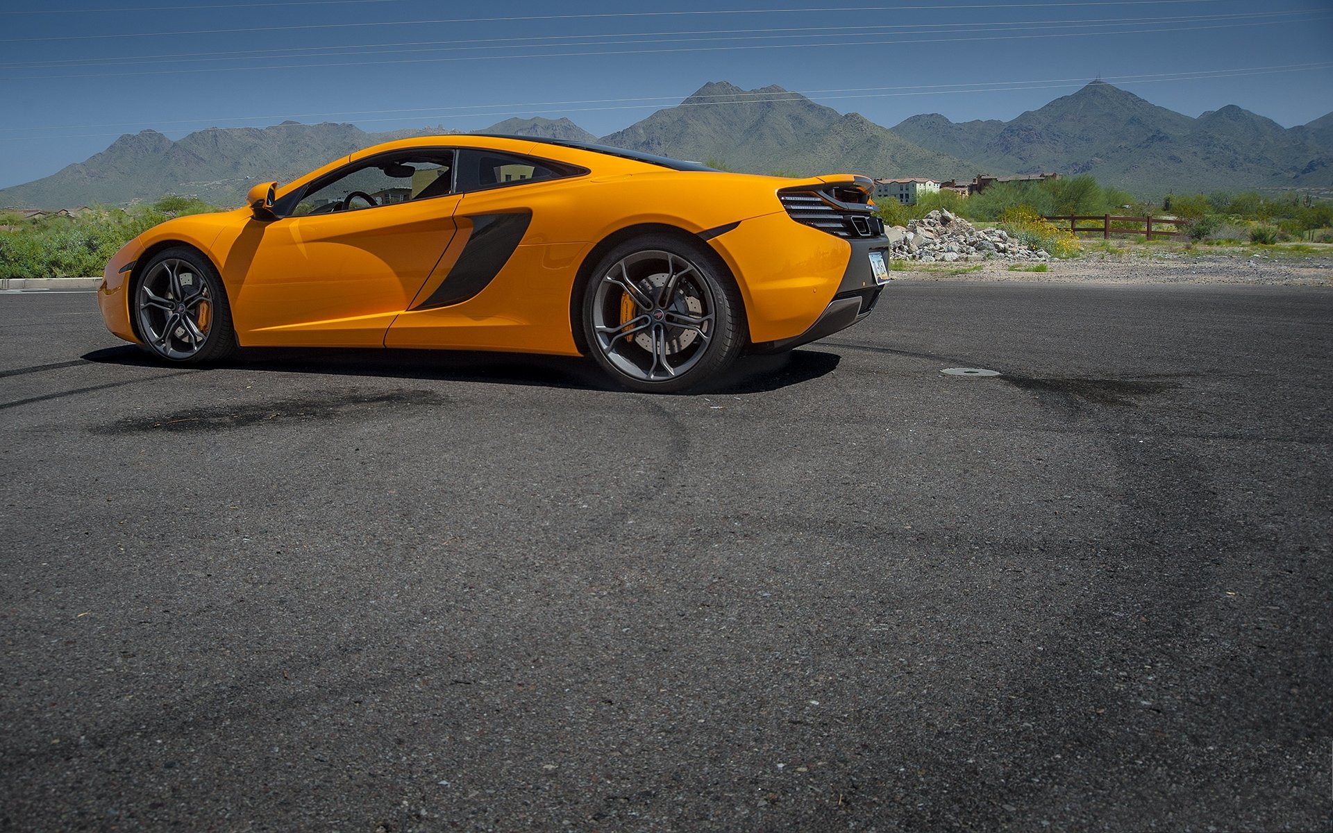 mclaren mp4-12c orange maelaren himmel berge