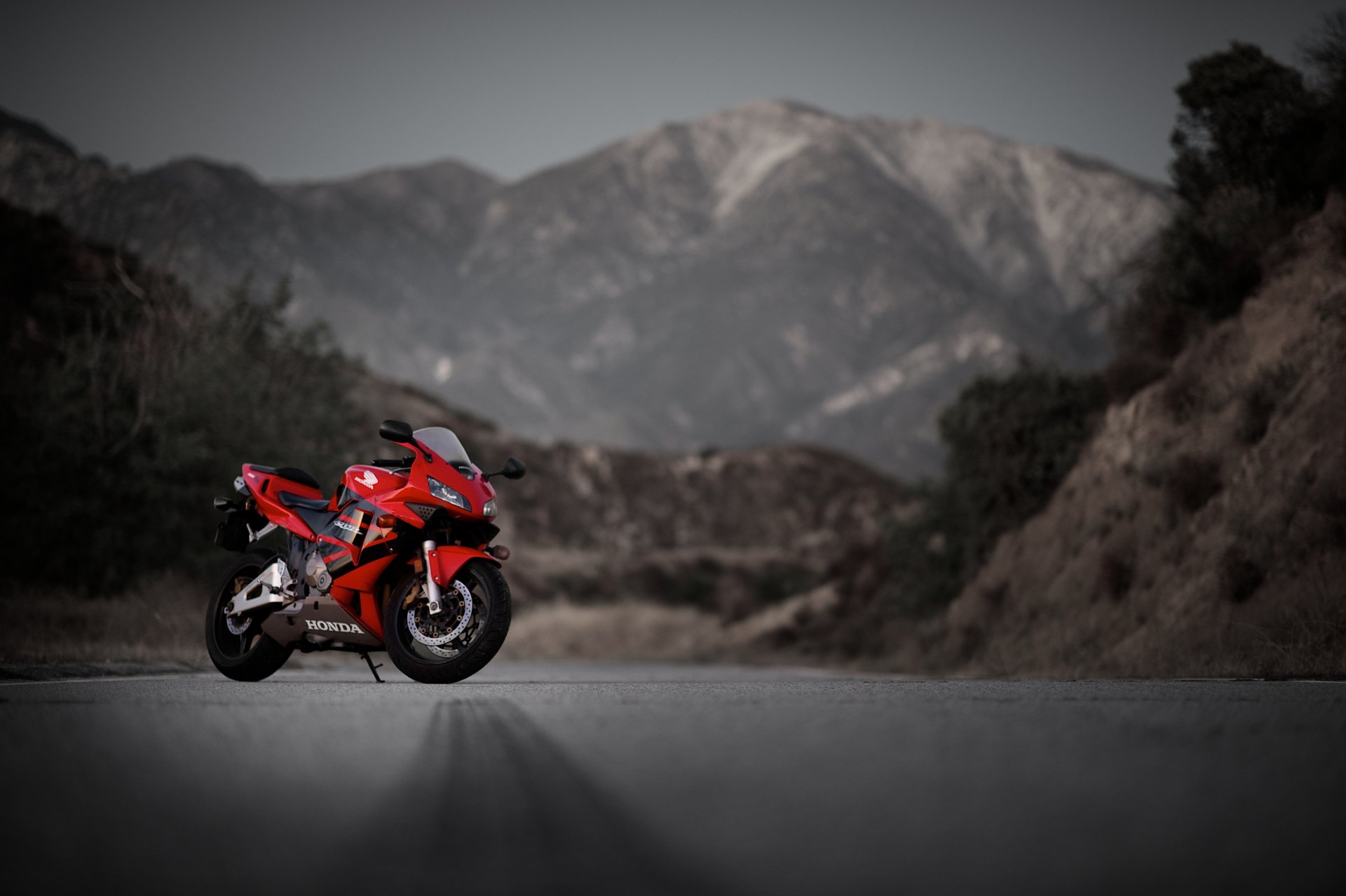 honda rosso honda motociclo rosso strada montagne