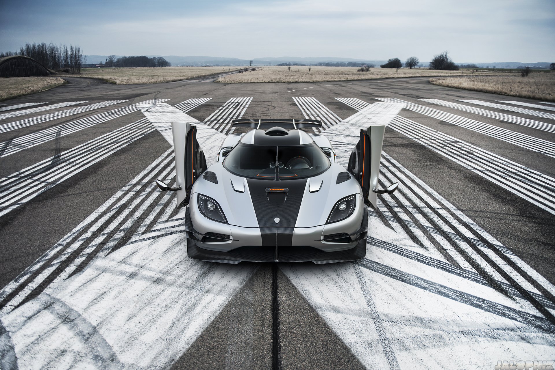 koenigsegg jeden supersamochód