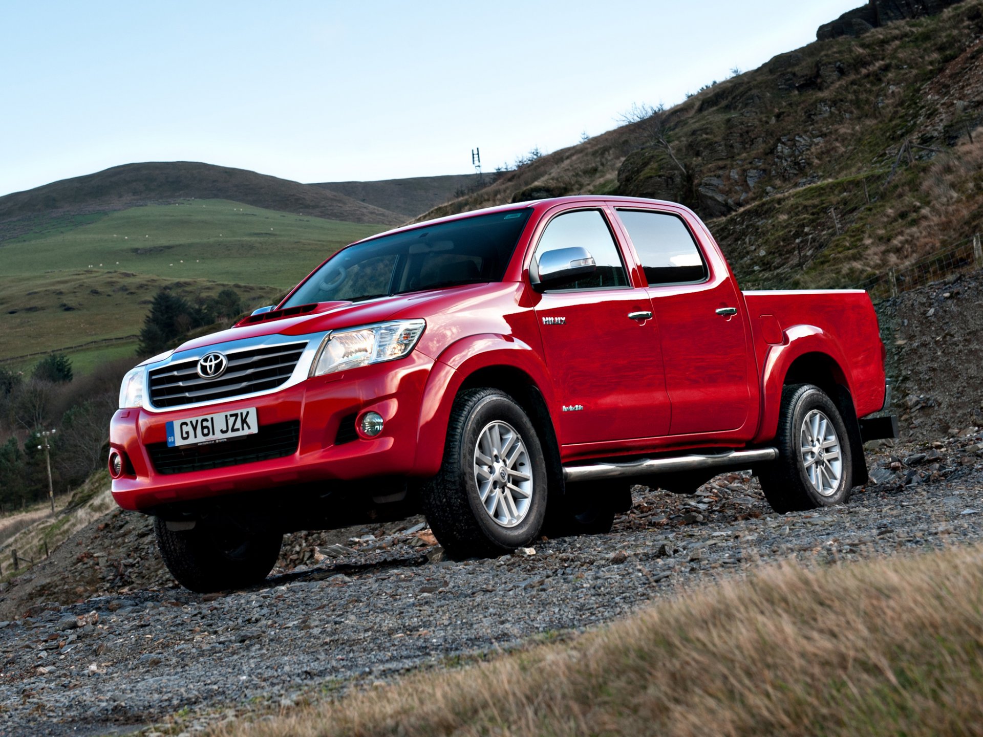 toyota hilux double cab großbritannien-spec picup rot auto auto tapete japan?toyota highlax double cab pickup rot englische version england großbritannien natur berge japan