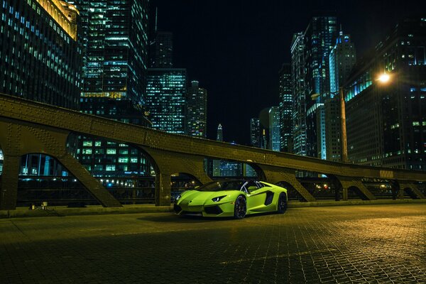 Lamborghini aventador lp700-4 bei Dunkelheit