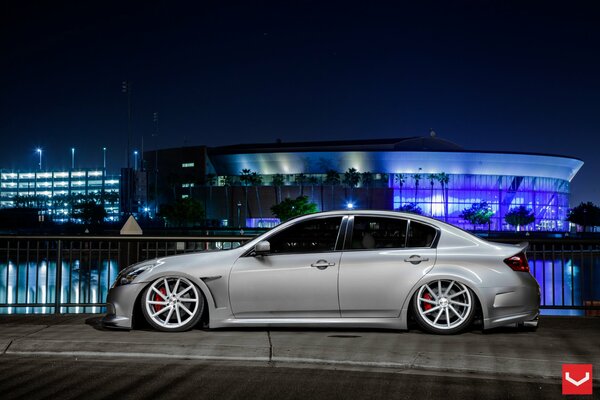 Infiniti G37 coche de aterrizaje, Llantas color gris noche ciudad