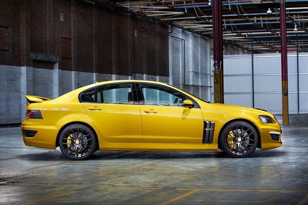 Puissante voiture holden GTS