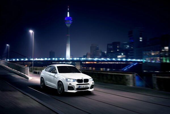 BMW x4 as mit Geschwindigkeit in Deutschland