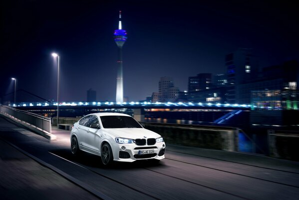 BMW X4 as a la velocidad en Alemania