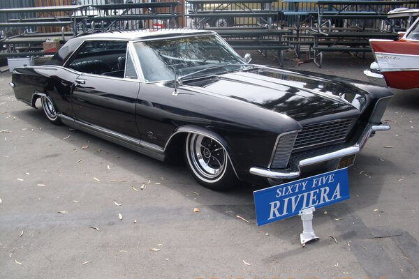 Buick Riviera classique noir