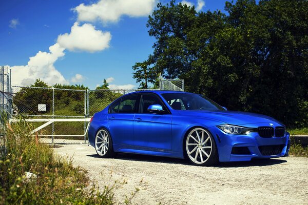BMW blu in tutta la sua gloria