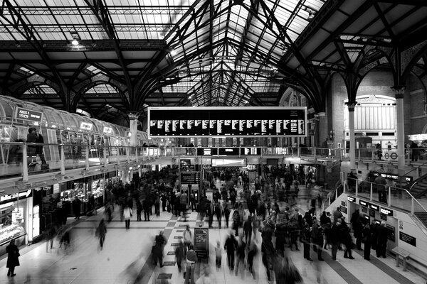 The bustle of passengers at the London station