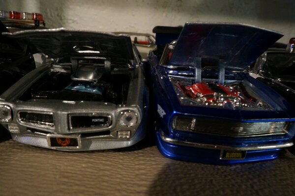 Pontiac Firebird и Shelby Mustang