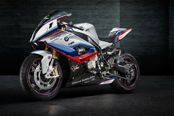 Motocykl sportowy produkowany seryjnie przez BMW Motorrad