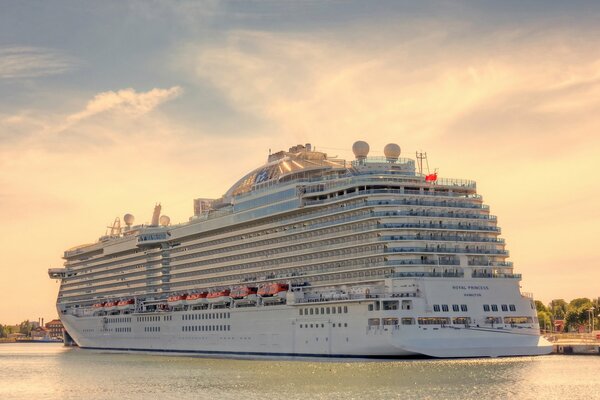 Cruise ship royal Princess 