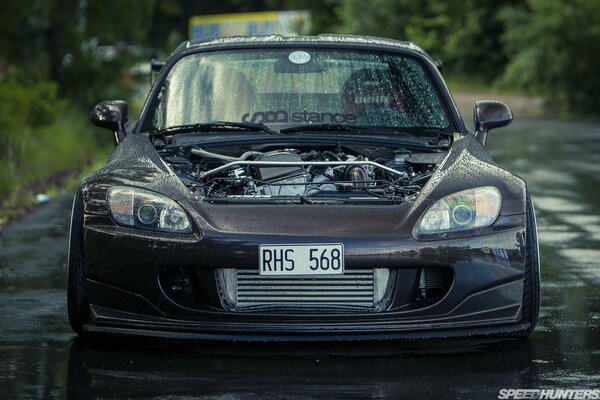 Черная honda s2000 после дождя