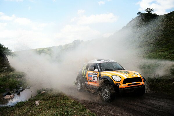 Mini Cooper Racing sur la piste