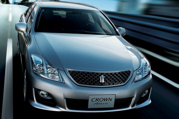 Toyota crown gris Berline japonaise