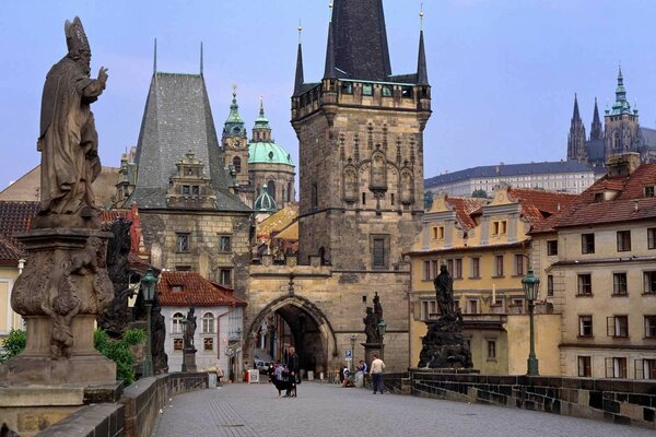 Puente de Carlos medieval en Praga