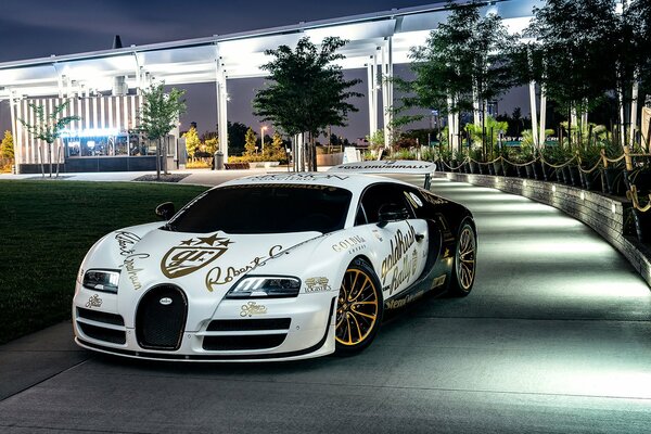 Bianco con nero Bugatti con dischi d oro