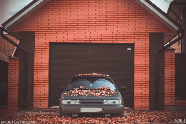 Foto Maschine in Herbstlaub