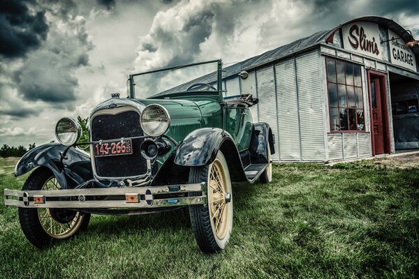 Coche antiguo. Coches retro. Hermosa foto de un coche antiguo