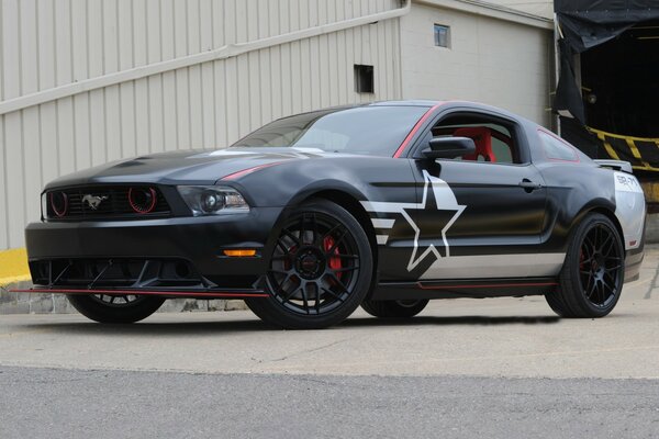 Negro Ford Mustang hermosa Tuning