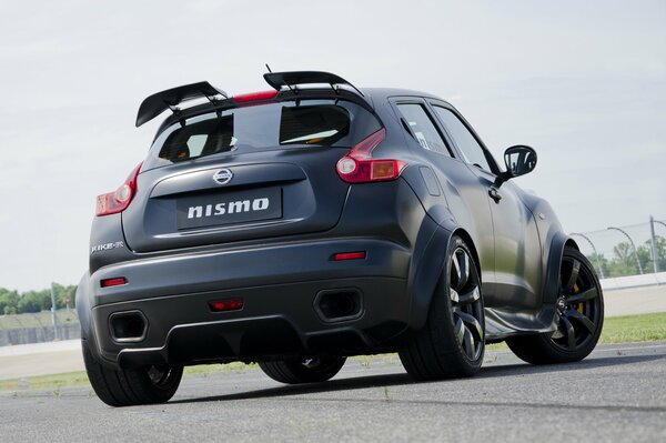 La nuova nissan juke-r nismo in pista