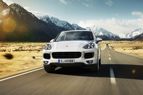 Porsche Cayenne est la voiture idéale pour voyager