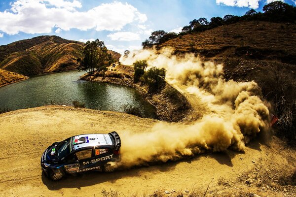 Carreras de Ford volando a la velocidad