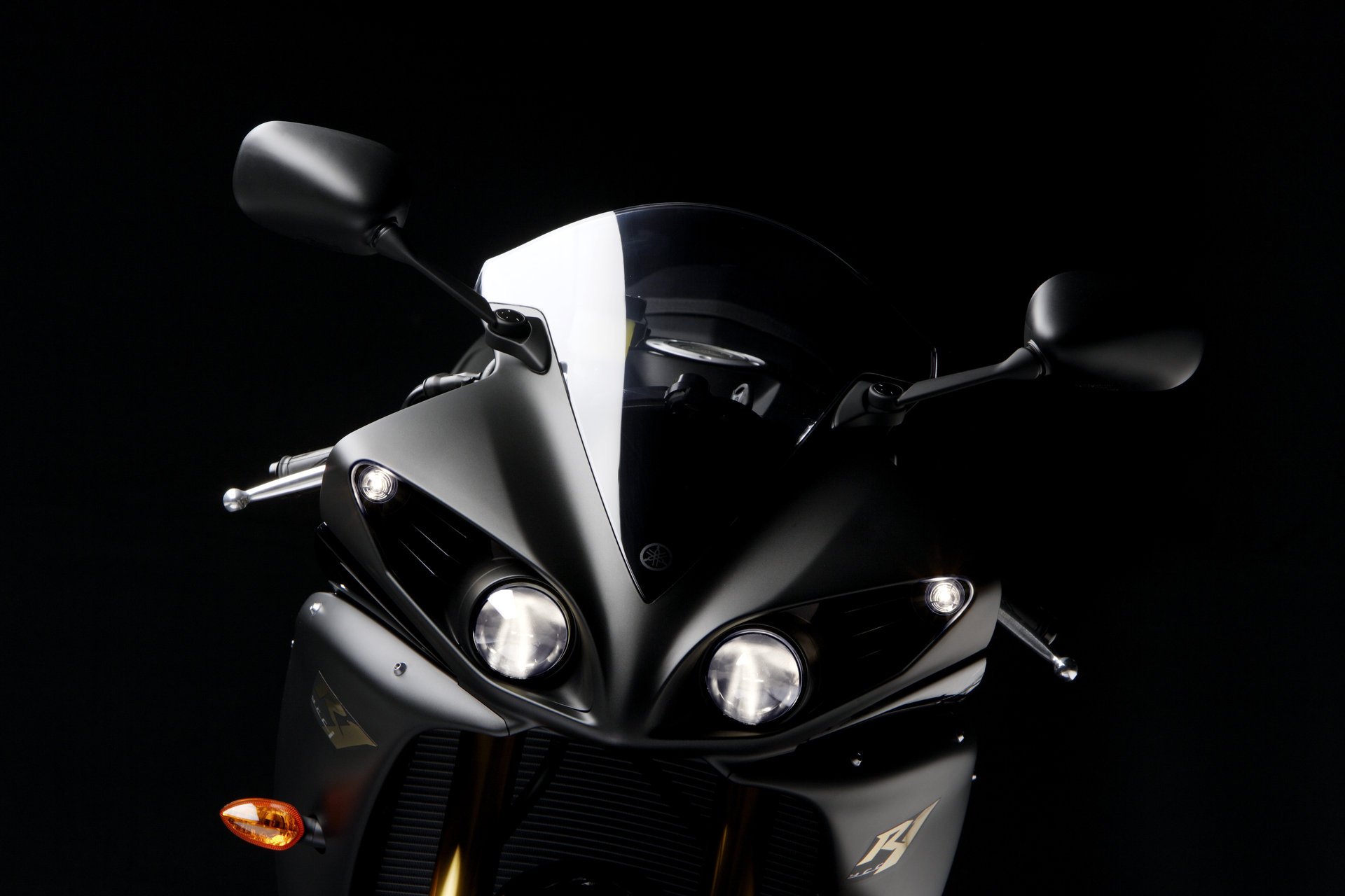 black yamaha yzf-r1 2009 sport bike motorcycle moto p1 motorbike hi-tech macro bike motor transport